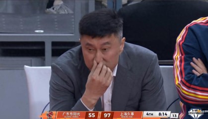 百度体育官网-广东狂输40分揪出祸首！准备不足，信迷一人坑全队，杜锋难辞其咎