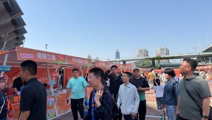 百度体育-足球遇上市集！齐鲁超赛开赛 泉城烟火气点燃赛事消费热